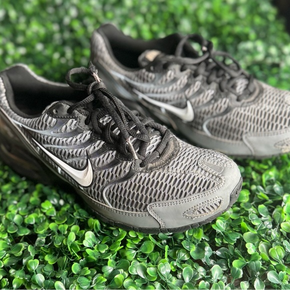 Nike Air Gray Sneakers - Picture 3 of 6